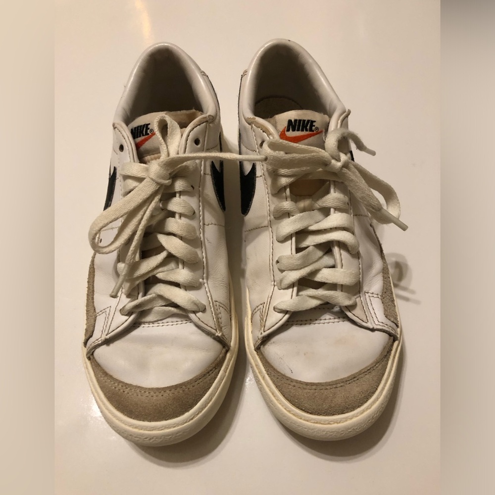 Nike Blazer women’s size 6.5 Low Platform Sneakers White/Black DA6364-101
